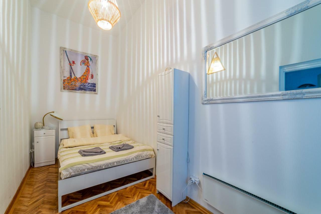 Gabi'S Central Broadway Nest @ Nagymezo Str Budapest Exterior photo
